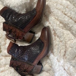 Freebird size 7 In great condition and very comfortable.